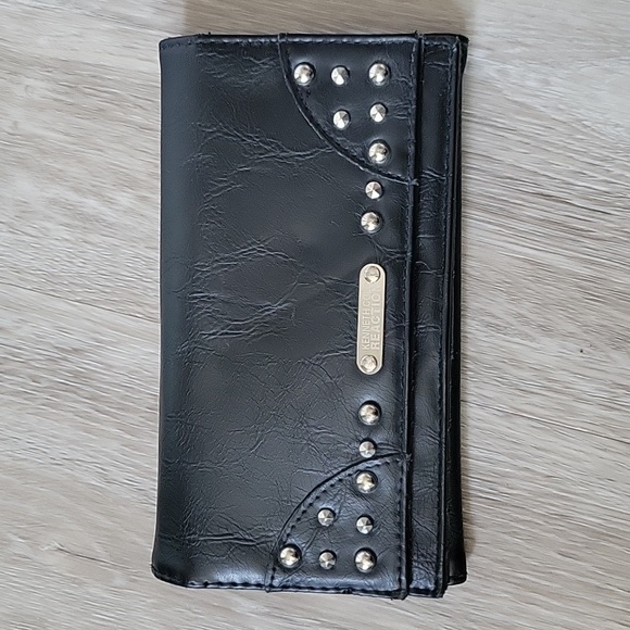 Kenneth Cole Reaction Wallet - Picture 1 of 4